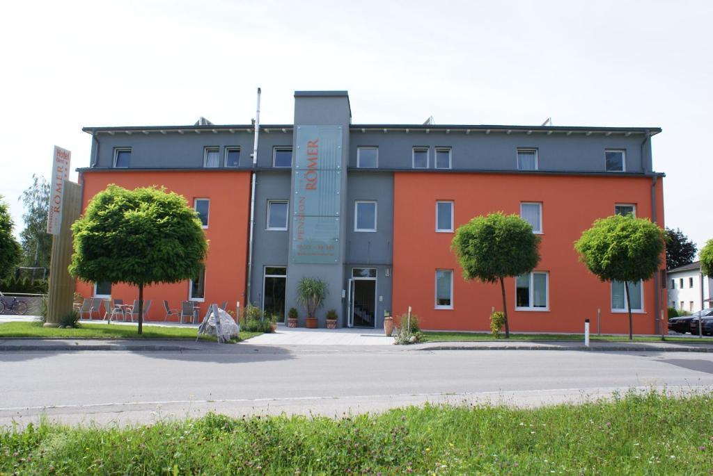 Pension Zum Romer Enns Exterior photo